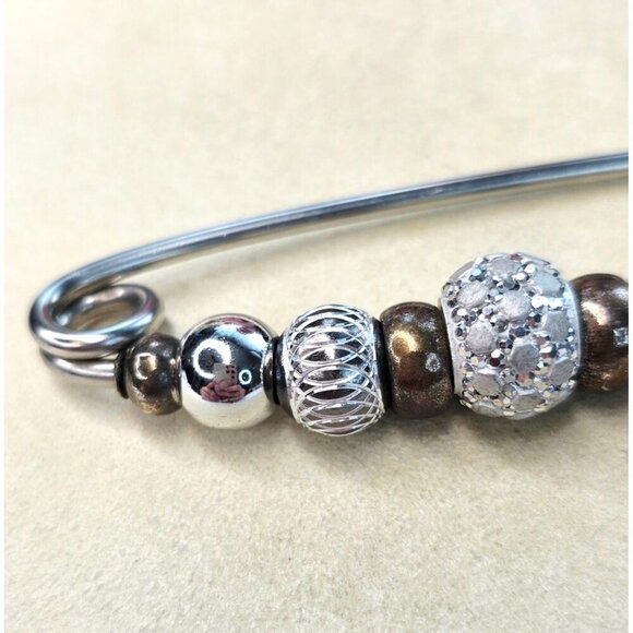 🔥$5/$25 Nanas Sparkly Safety Brooch Pin - Picture 4 of 11